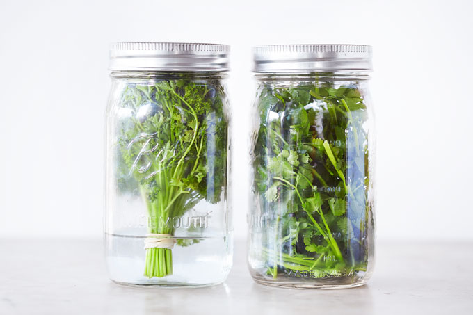 http://cleanlivingguide.com/public/uploads/2017/04/0Q7A7763-Clean-Living-Guide-produce-herbs-greens-storage-tips-2.jpg